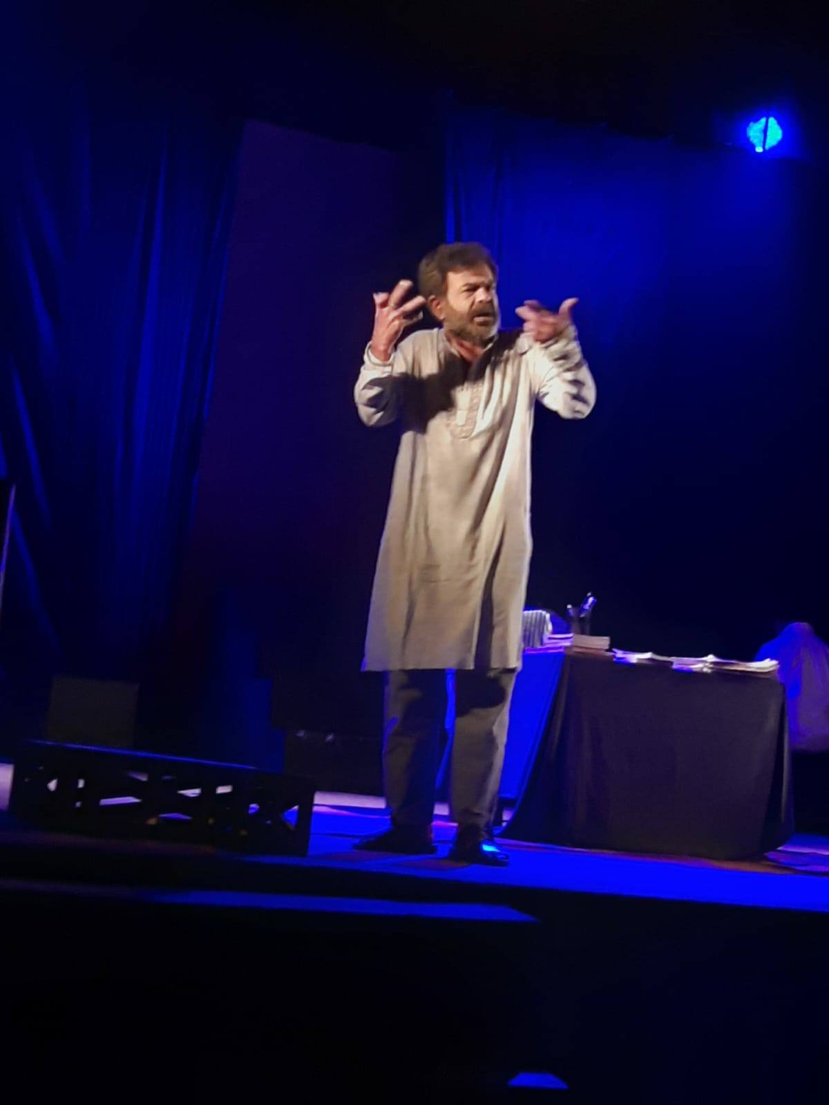 নাটক সাদা কাগজ